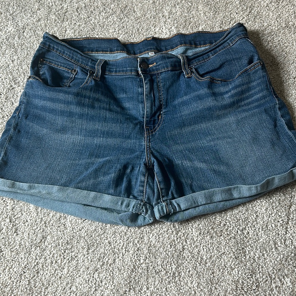 Levi Stretch Shorts